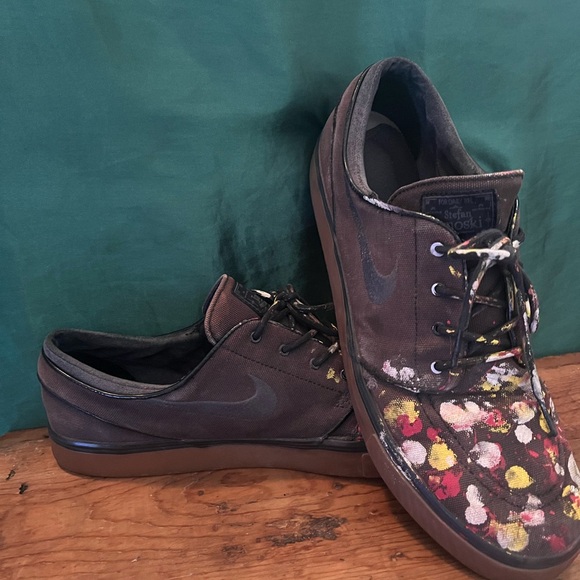 Nike Black Sneakers with Floral Design - Picture 1 of 6